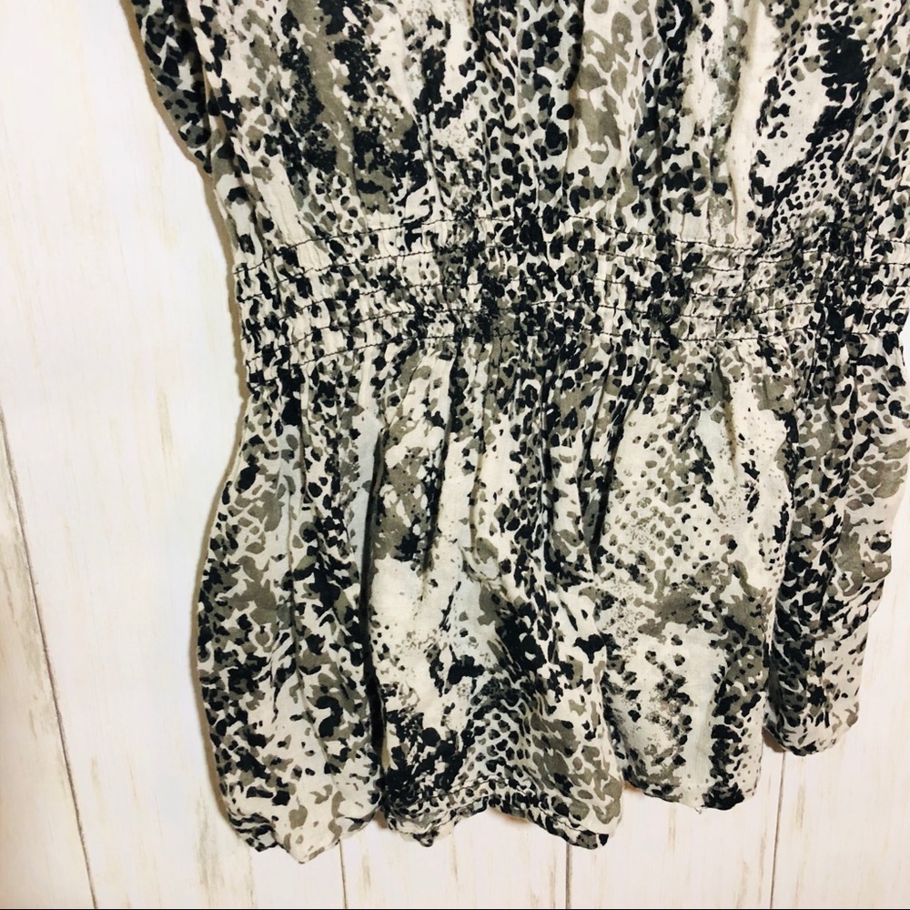 Women's Snake Pattern Ruffled Blouse A4 - Picture 4 of 6